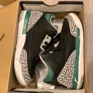Retro Air Jordan 3s (Toddler)